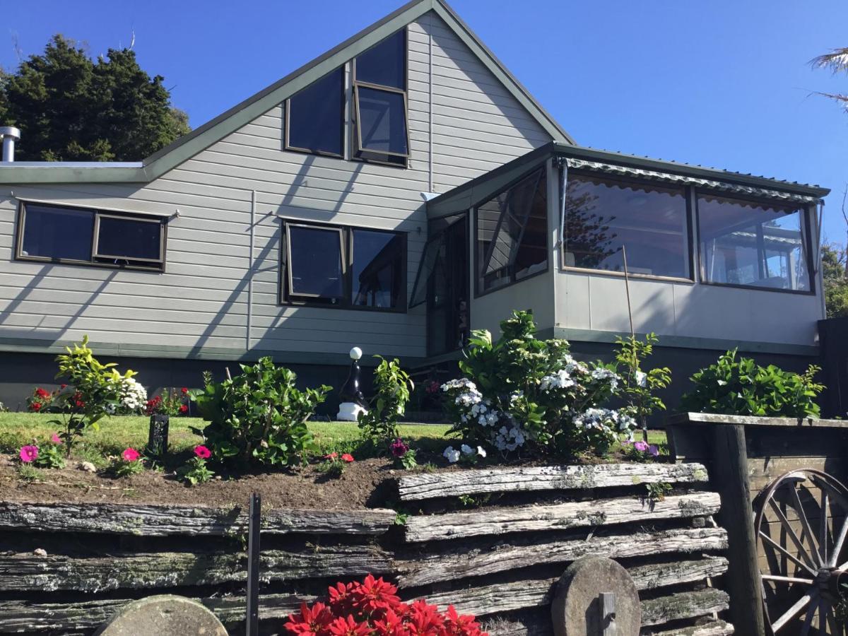 Norfolk Gardens Bed And Breakfast Te Kopuru Exterior photo